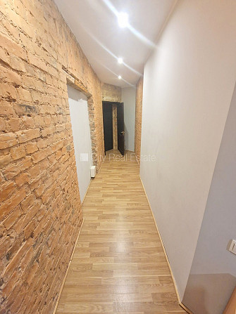 Fasādes māja, renovēta māja, slēgts pagalms, ieeja no ielas un pagalma, kāpņu telpa pēc Rīga - foto 11