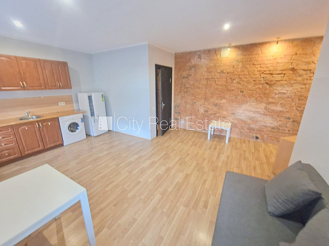 Fasādes māja, renovēta māja, slēgts pagalms, ieeja no ielas un pagalma, kāpņu telpa pēc Rīga - foto 5