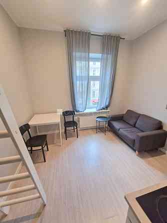 Фасадный дом, реновированный дом, закрытый двор, вход с улицы, лестничная клетка Rīga