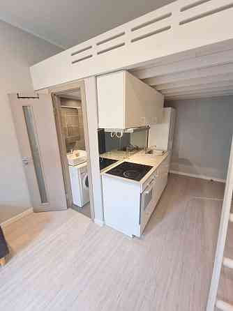 Фасадный дом, реновированный дом, закрытый двор, вход с улицы, лестничная клетка Rīga