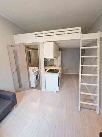 Фасадный дом, реновированный дом, закрытый двор, вход с улицы, лестничная клетка Rīga