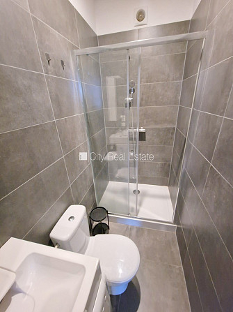 Фасадный дом, реновированный дом, закрытый двор, вход с улицы, лестничная клетка Рига - изображение 14