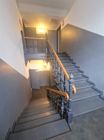 Фасадный дом, реновированный дом, закрытый двор, вход с улицы, лестничная клетка Рига - изображение 20