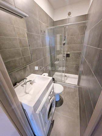 Фасадный дом, реновированный дом, закрытый двор, вход с улицы, лестничная клетка Рига - изображение 13