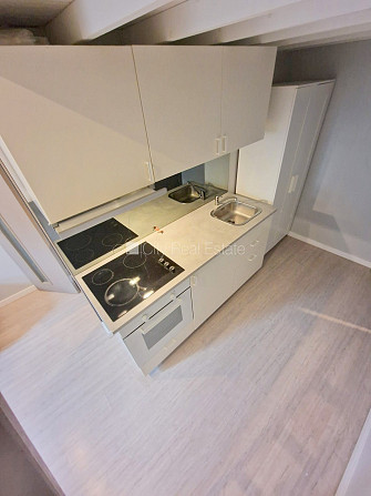 Фасадный дом, реновированный дом, закрытый двор, вход с улицы, лестничная клетка Рига - изображение 1