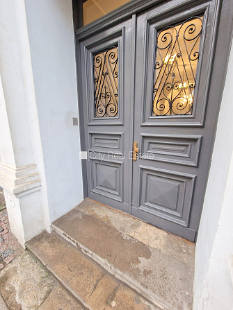 Фасадный дом, реновированный дом, закрытый двор, вход с улицы, лестничная клетка Рига - изображение 15