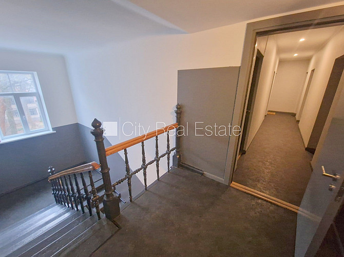 Фасадный дом, реновированный дом, закрытый двор, вход с улицы, лестничная клетка Рига - изображение 17