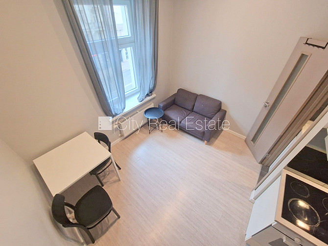 Фасадный дом, реновированный дом, закрытый двор, вход с улицы, лестничная клетка Рига - изображение 11