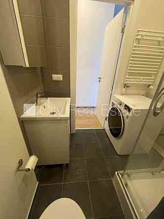 Реновированный дом, место для машины, лестничная клетка после капитального Rīga