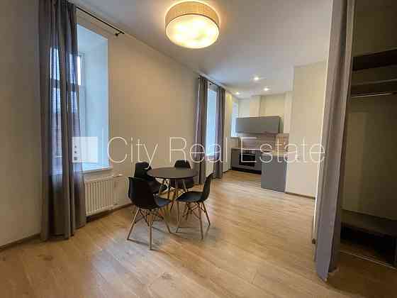 Реновированный дом, место для машины, лестничная клетка после капитального Rīga