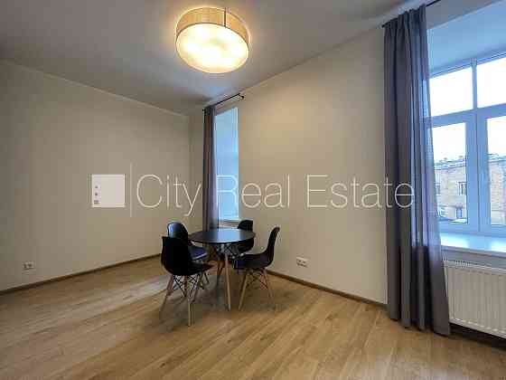 Реновированный дом, место для машины, лестничная клетка после капитального Rīga