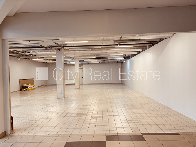 Vieta vairākām automašīnām, ieeja no ielas un pagalma, gaisa kondicionēšanas sistēma, Rīga - foto 4