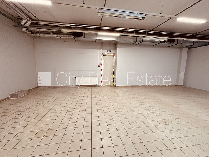 Vieta vairākām automašīnām, ieeja no ielas un pagalma, gaisa kondicionēšanas sistēma, Rīga - foto 7