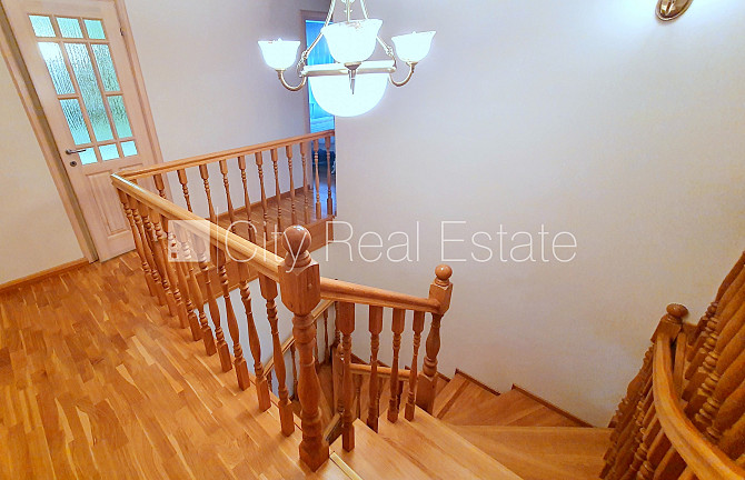 Частный дом, благоустроенный озеленённый двор, гараж на одну машину, две терассы, Юрмала - изображение 15