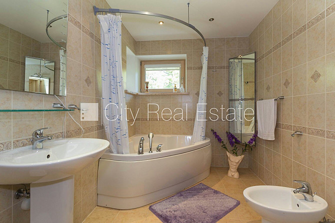 Частный дом, благоустроенный озеленённый двор, гараж на одну машину, две терассы, Юрмала - изображение 18