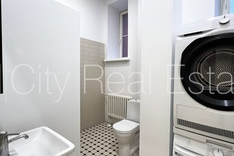 Реставрированный дом, территория обнесена забором, закрытая территория, Рига - изображение 8