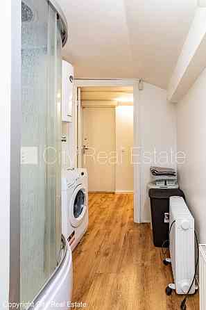 Фасадный дом, благоустроенная озеленённая территория, мансарда, одна Рига