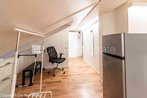 Фасадный дом, благоустроенная озеленённая территория, мансарда, одна Рига