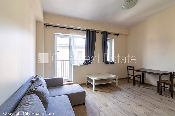 Новостройка, благоустроенный озеленённый двор, вход с улицы, лифт, лестничная Рига - изображение 1