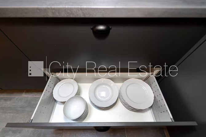 Fasādes māja, renovēta māja, ieeja no ielas, ir lifts, kāpņu telpa pēc kapitālā remonta, Rīga - foto 17