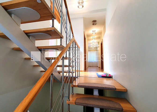 Земля в собственности, частный дом, благоустроенная озеленённая территория 1910 м2, Рига - изображение 18