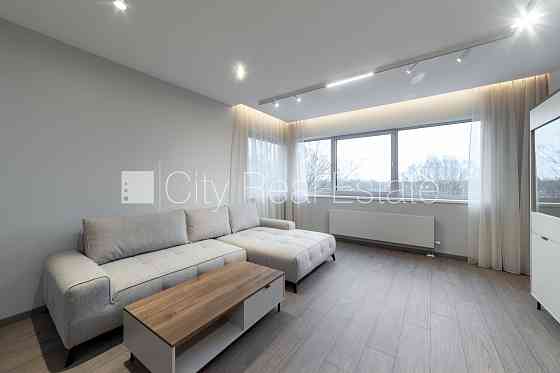 Новостройка, энергоэффективный дом, территория обнесена забором, возможность Rīga