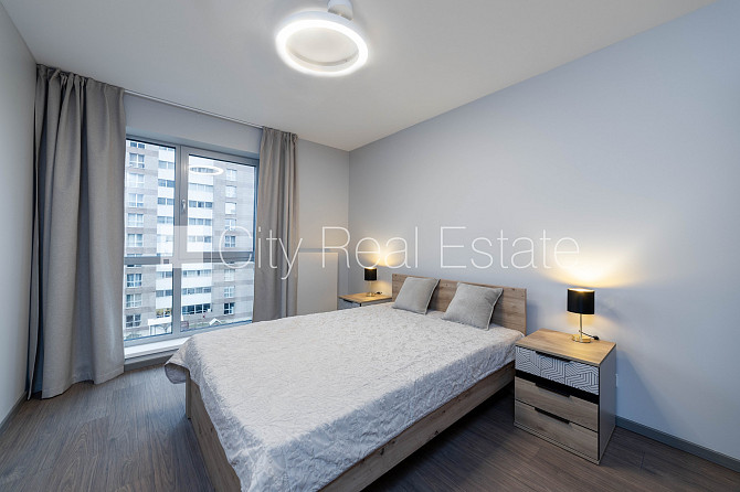 Новостройка, энергоэффективный дом, территория обнесена забором, вход с улицы, во Рига - изображение 7