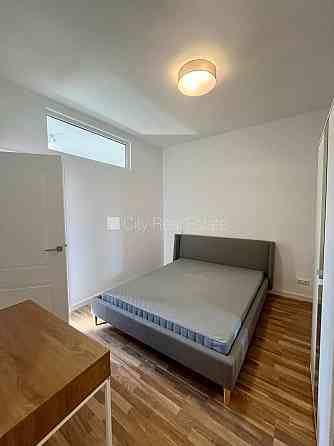 Фасадный дом, реновированный дом, возможность аренды парковки, вход с улицы, лифт, Рига