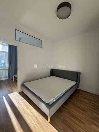 Фасадный дом, реновированный дом, возможность аренды парковки, вход с улицы, лифт, Рига