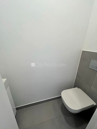 Фасадный дом, реновированный дом, возможность аренды парковки, вход с улицы, лифт, Рига - изображение 12