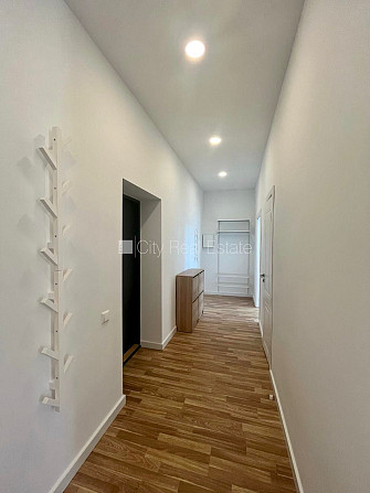 Фасадный дом, реновированный дом, возможность аренды парковки, вход с улицы, лифт, Рига - изображение 13