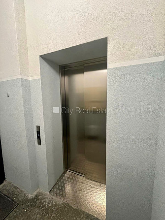 Фасадный дом, реновированный дом, возможность аренды парковки, вход с улицы, лифт, Рига - изображение 15