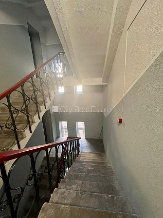 Фасадный дом, реновированный дом, возможность аренды парковки, вход с улицы, лифт, Рига - изображение 14