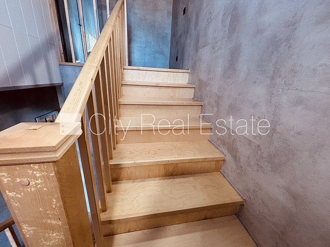 Частный дом, благоустроенный озеленённый двор, территория обнесена железным Рига - изображение 15