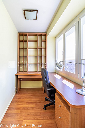 Фасадный дом, закрытый двор, место для машины, апартаменты люкс, лифт, три балкона, Рига - изображение 18