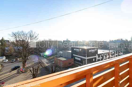 Новостройка, благоустроенная озеленённая территория, подземная стоянка, вход со Рига