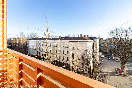 Новостройка, благоустроенная озеленённая территория, подземная стоянка, вход со Рига