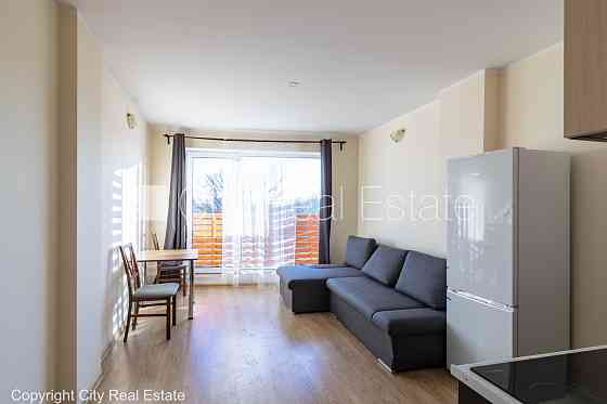 Новостройка, благоустроенная озеленённая территория, подземная стоянка, вход со Рига