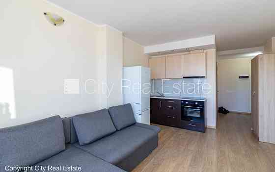 Новостройка, благоустроенная озеленённая территория, подземная стоянка, вход со Рига