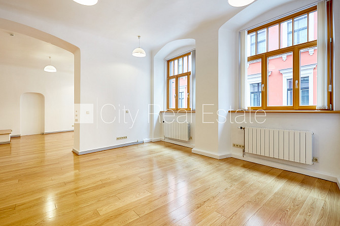 Фасадный дом, реновированный дом, благоустроенная озеленённая территория, Рига - изображение 7