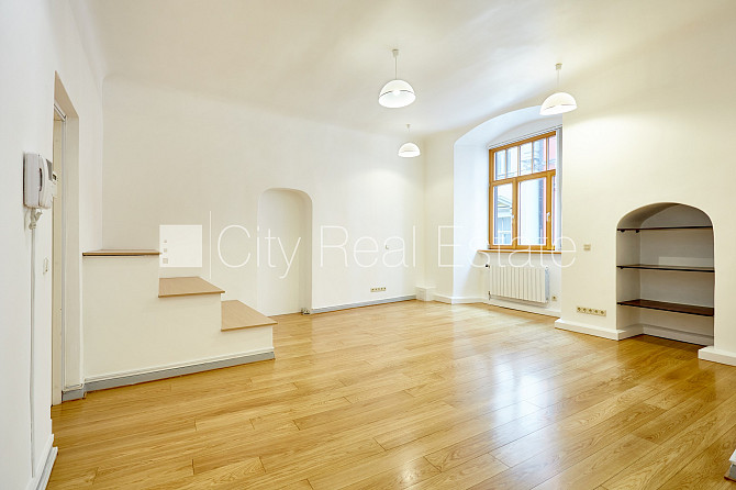 Фасадный дом, реновированный дом, благоустроенная озеленённая территория, Рига - изображение 2