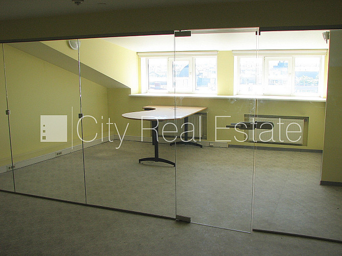 Фасадный дом, реновированный дом, вход с улицы, лифт, окна выходят во двор, Рига - изображение 5