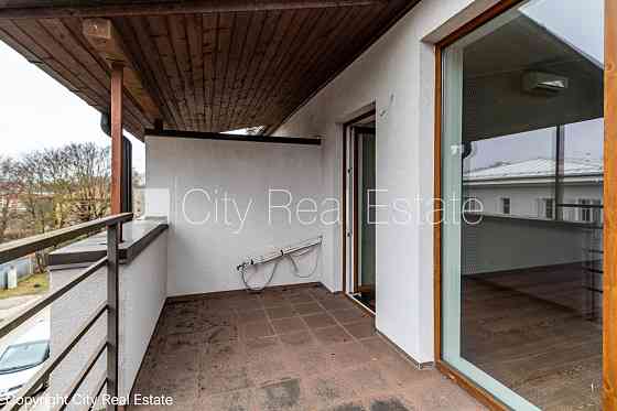 Земля в собственности, рядный дом, новостройка, количество квартир в здании 4 шт., Rīga