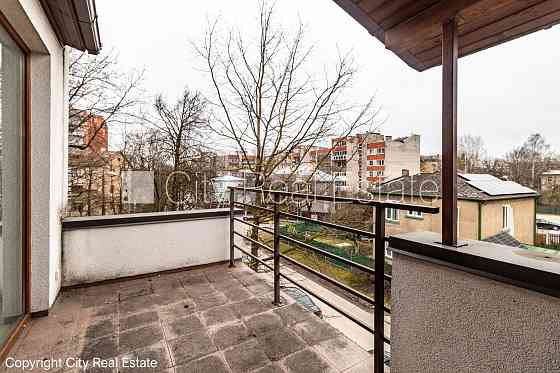 Земля в собственности, рядный дом, новостройка, количество квартир в здании 4 шт., Rīga