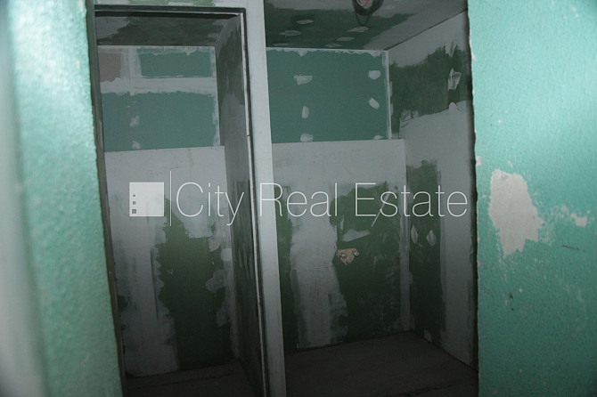 Фасадный дом, фасад с декоративной штукатуркой, закрытый двор, место для машины, Рига - изображение 11