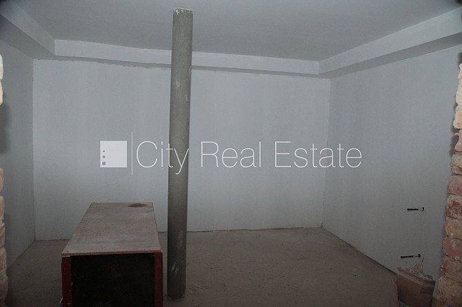 Фасадный дом, фасад с декоративной штукатуркой, закрытый двор, место для машины, Рига - изображение 16