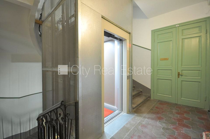 Фасадный дом, реновированный дом, закрытый двор, вход с улицы, лестничная клетка Рига - изображение 9