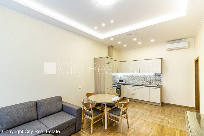 Фасадный дом, реновированный дом, закрытый двор, вход с улицы, лестничная клетка Рига - изображение 11