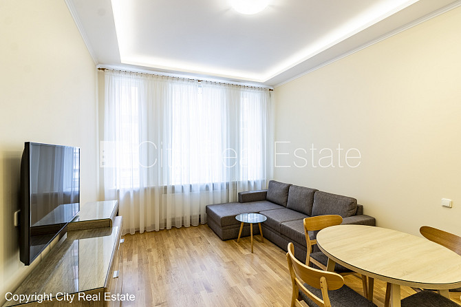 Фасадный дом, реновированный дом, закрытый двор, вход с улицы, лестничная клетка Рига - изображение 12