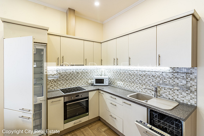 Фасадный дом, реновированный дом, закрытый двор, вход с улицы, лестничная клетка Рига - изображение 16